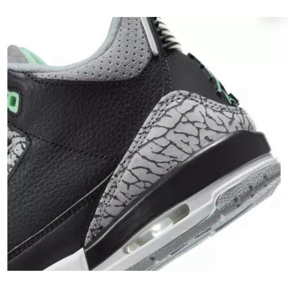 Nike Air Jordan 3 Retro Green Glow NIB Size 9 main image 9